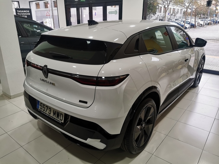 RENAULT MEGANE EVOLUTION E-TECH 130CV foto 3